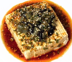 ピータンと豆腐のピリ辛和え物　